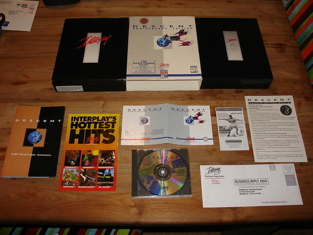 Descent Anniversary Edition USA Boxed contents
