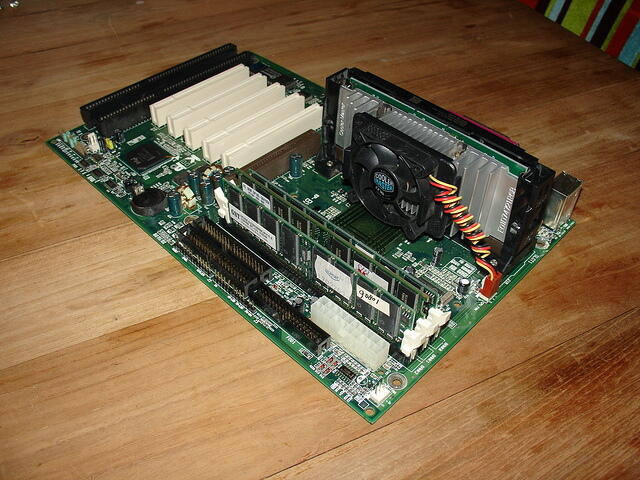 EPoX EP-BX3 + CPU & Ram top right