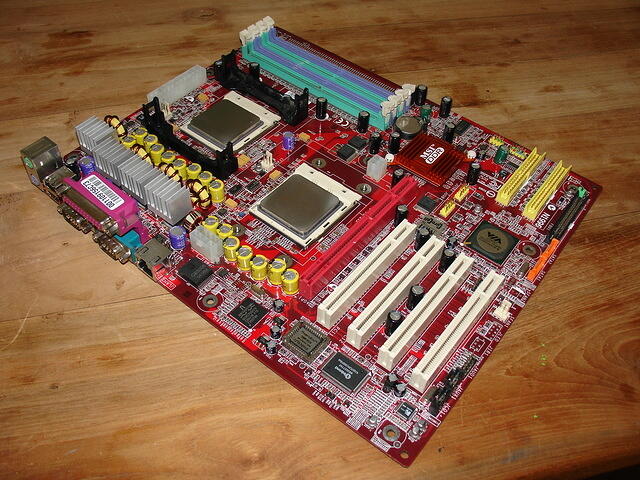 Sveta's Mobo top angled
