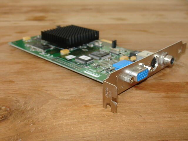 Diamond Multimedia Viper II Z200 AGP 32MB Rev.A 0200 outputs rear