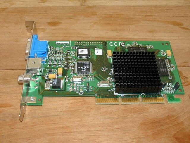 Diamond Multimedia Viper II Z200 AGP 32MB Rev.A 0200 top closeup