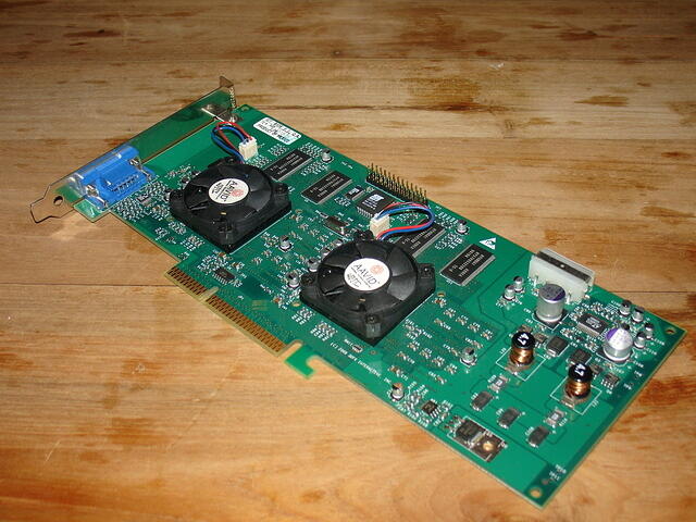 3dfx Voodoo5 5500 AGP 64MB Rev.A 2500 Boxed EUR Top angled