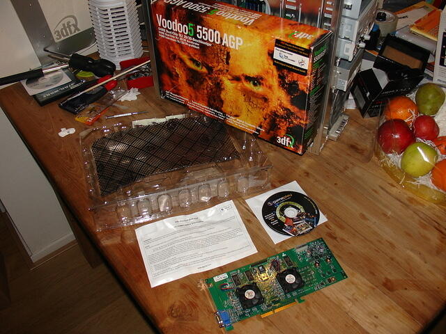 3dfx Voodoo5 5500 AGP 64MB Rev.A 2500 Boxed EUR gear