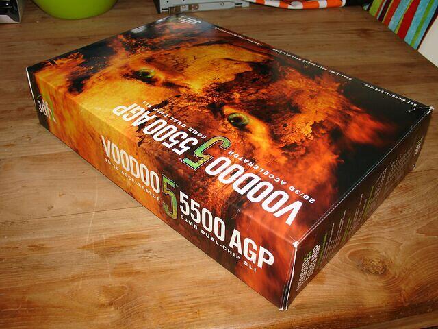 3dfx Voodoo5 5500 AGP 64MB Rev.A 1900 Boxed USA top angled