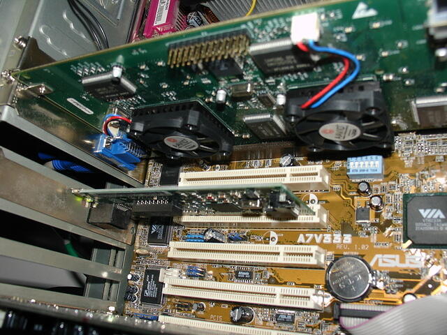 Dual Chip SLI 32MB in action!.JPG