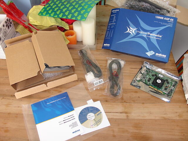 Matrox Parhelia AGP x4 128MB 256Bit DDR Rev.A 2502 Boxed Set.JPG