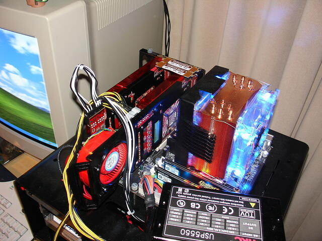 R600 XTX 1GB + R600 XT 1GB in CF a