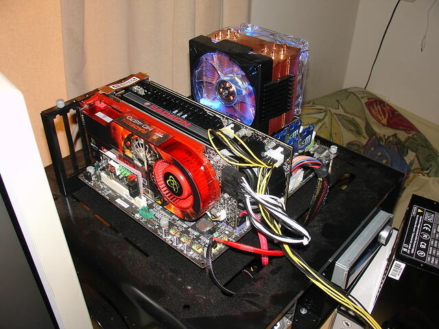 Club 3D HD 4870 X2 2GB + Pine XFX HD 4870 XXX Edition 1GB Front