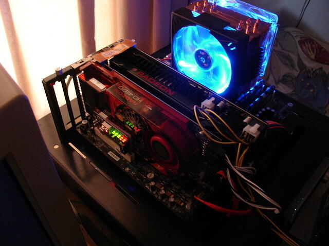 Club 3D HD 4870 X2 2GB + Pine XFX HD 4870 XXX Edition 1GB + Copper true blue