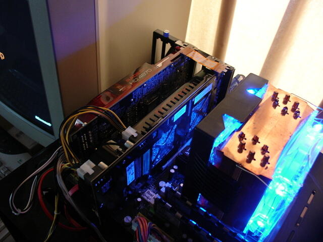 Club 3D HD 4870 X2 2GB + Pine XFX HD 4870 XXX Edition 1GB blue lightened