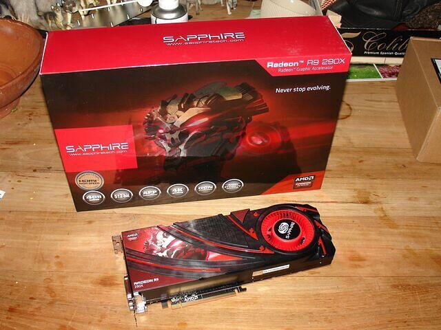 Sapphire R9 290X & Box front