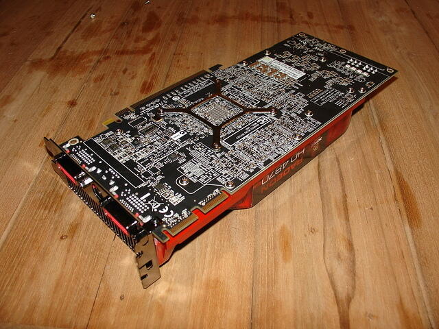 XFX HD 4890 XXX Edition Rear CFX connectors.JPG