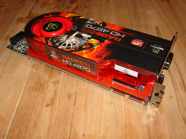 XFX HD 4890 XXX Edition Top CFX Connectors.JPG