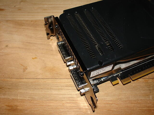 EVGA e-GeForce 8800 Ultra Super Clocked Edition PCI-E 768MB 384Bit GDDR3 Rev.A3 1107 Headshot