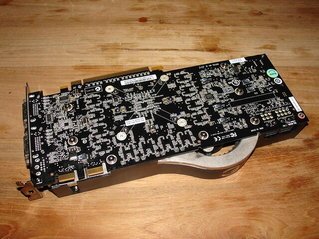 EVGA e-GeForce 8800 Ultra Super Clocked Ediiton without rear sink b