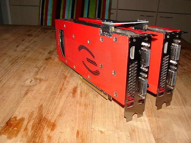 Quad SLI Bidge mounted c