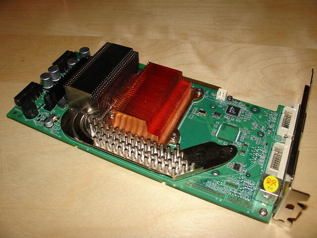 Gainward GF 6800 UE Copper GPU Heatsink + Alu Ramsink Fore Top Angled.JPG