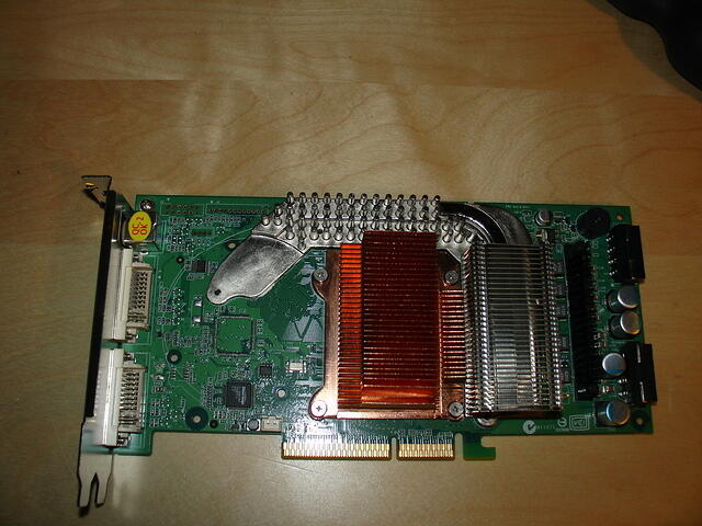 Gainward GF 6800 UE Copper GPU Heatsink + Alu Ramsink Top.JPG